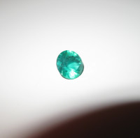Art Masters Gems 1.0 Carat Round Diamond Cut Rich Green Colombian Emerald from Muzo Mine AMG-001-1